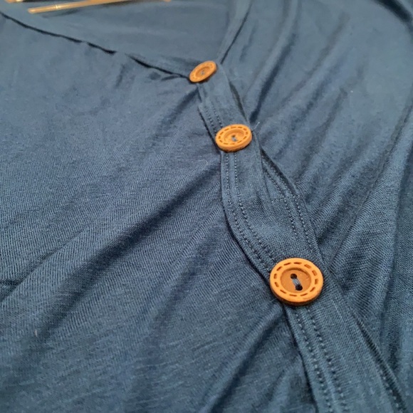 FANTASTIC Fawn Sz S Short Sleeve Top Blouse V Neck, Faux Buttons, Tie Knot Blue - Picture 11 of 11